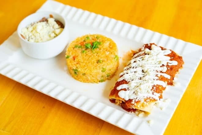 (D) ENCHILADAS SUIZAS*.