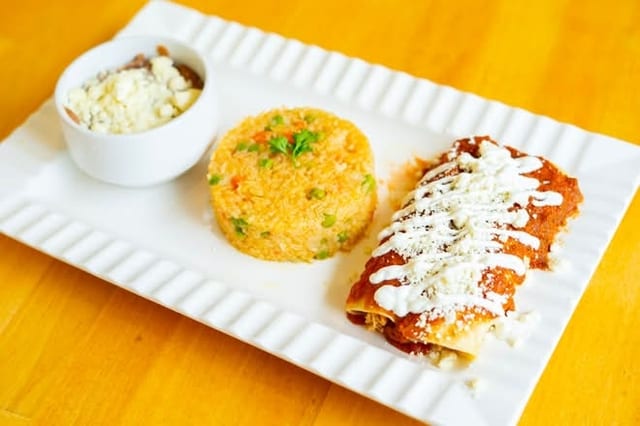 (D) ENCHILADAS SUIZAS*.
