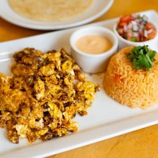 (D) HUEVOS REVUELTOS