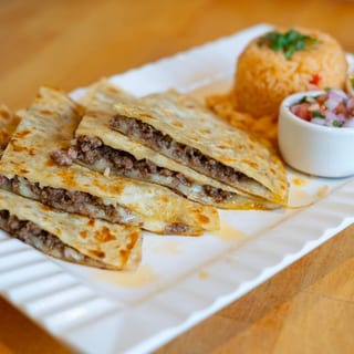 (L) Quesadilla El Santo